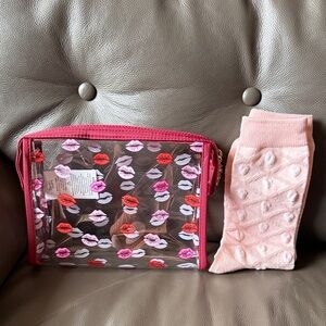 Frazier Sterling Lips Cosmetic Make Up Bag and Pink Valentines Light Pink Socks